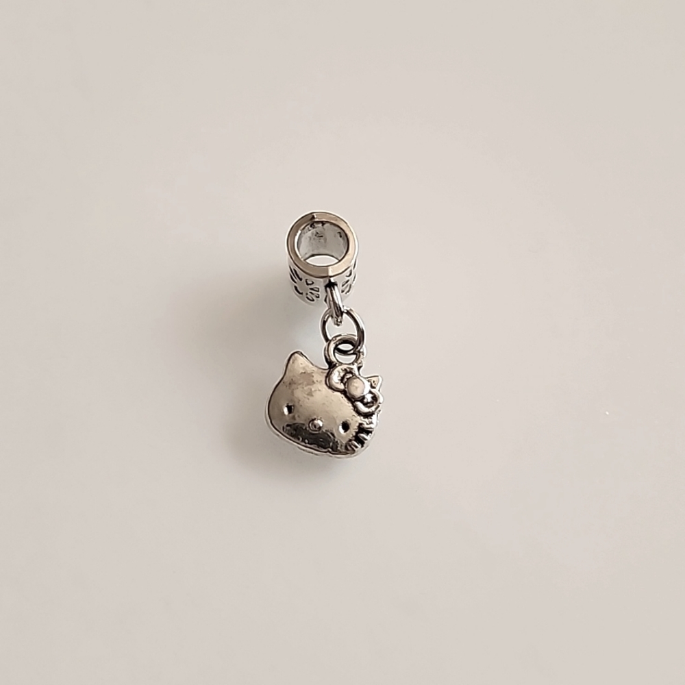 🌺Hello Kitty Charm For Bracelet or Necklace - Picture 3 of 6